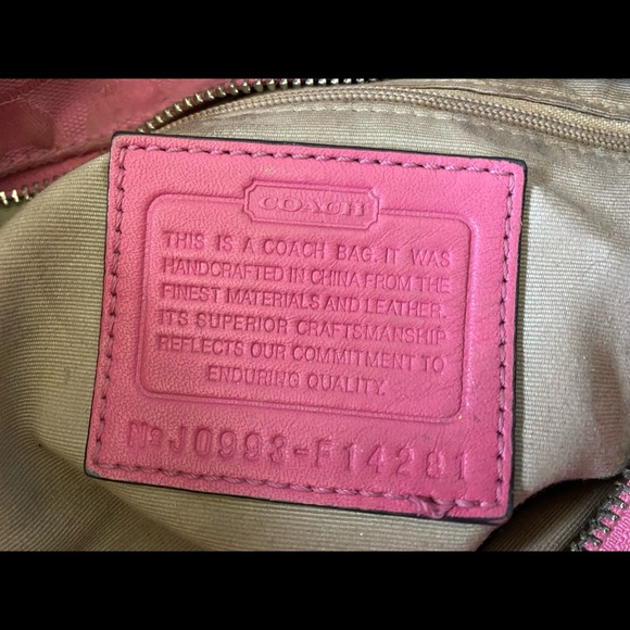 Coach Barbie pink Signature Bag with Silver Fasteners - Picture 4 of 7